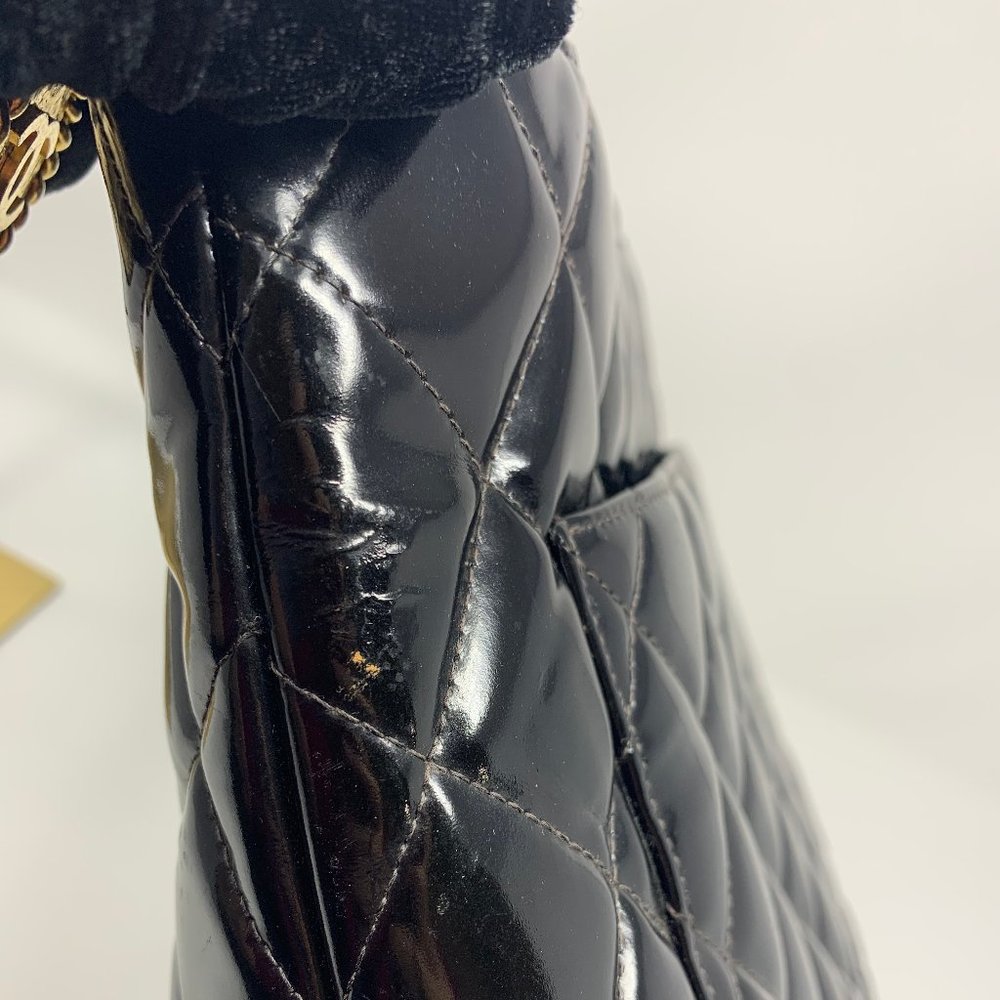 authentic Chanel Quilted  Leather CC Logo bag - Picture 8 of 16